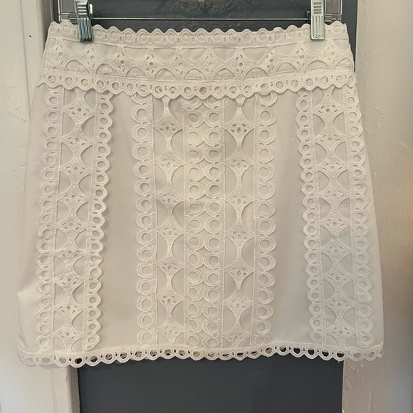 Dresses & Skirts - Preppy summer white skirt
Size: L
Fits: M/L
